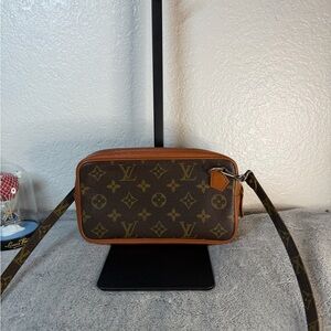 Louis Vuitton Brown Monogram Vintage Marrone Tela crossbody bag
